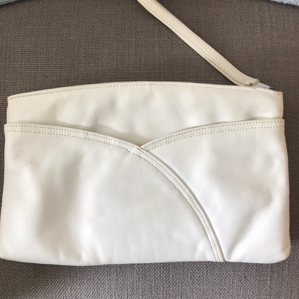 Toni vintage 80s white clutch with wrist strap